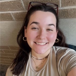 Meet your Posher, Ava